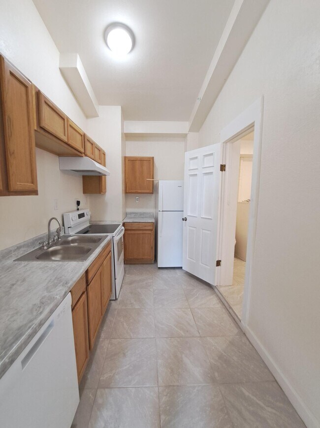 Building Photo - 1306 Iowa Ave