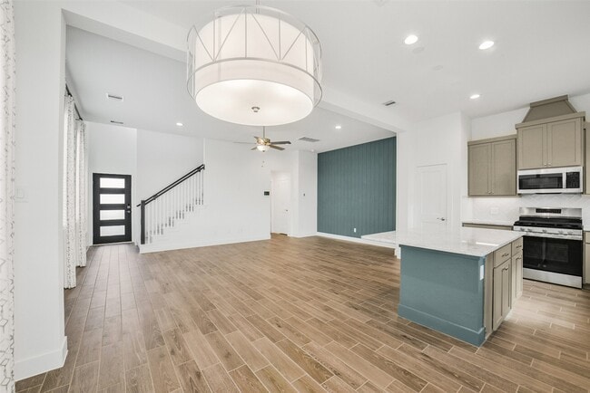 Building Photo - 21131 Medina River Dr