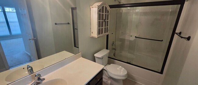 Building Photo - 5982 Fox Ridge Ln