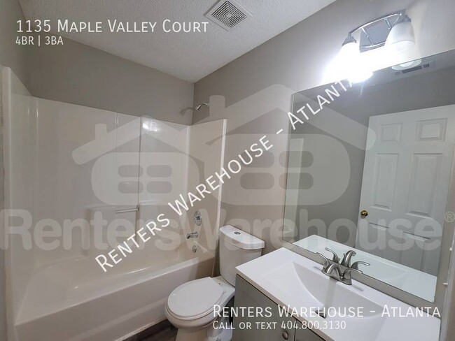 Building Photo - Great Townhouse in Union City&#039;s Maple...
