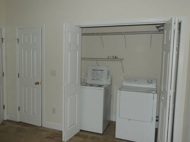 Building Photo - Beautiful Townhome in Tucker Creek