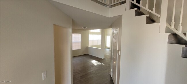 Building Photo - 6561 Avon Ct