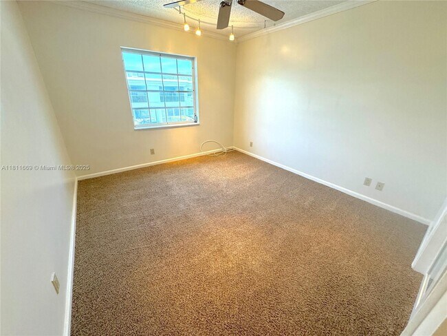 Building Photo - 6245 Bay Club Dr