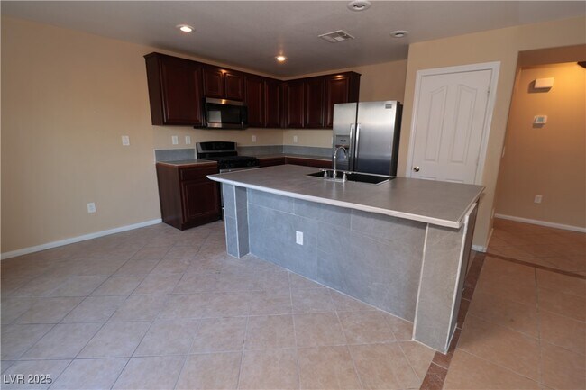 Building Photo - 5940 Feral Garden St