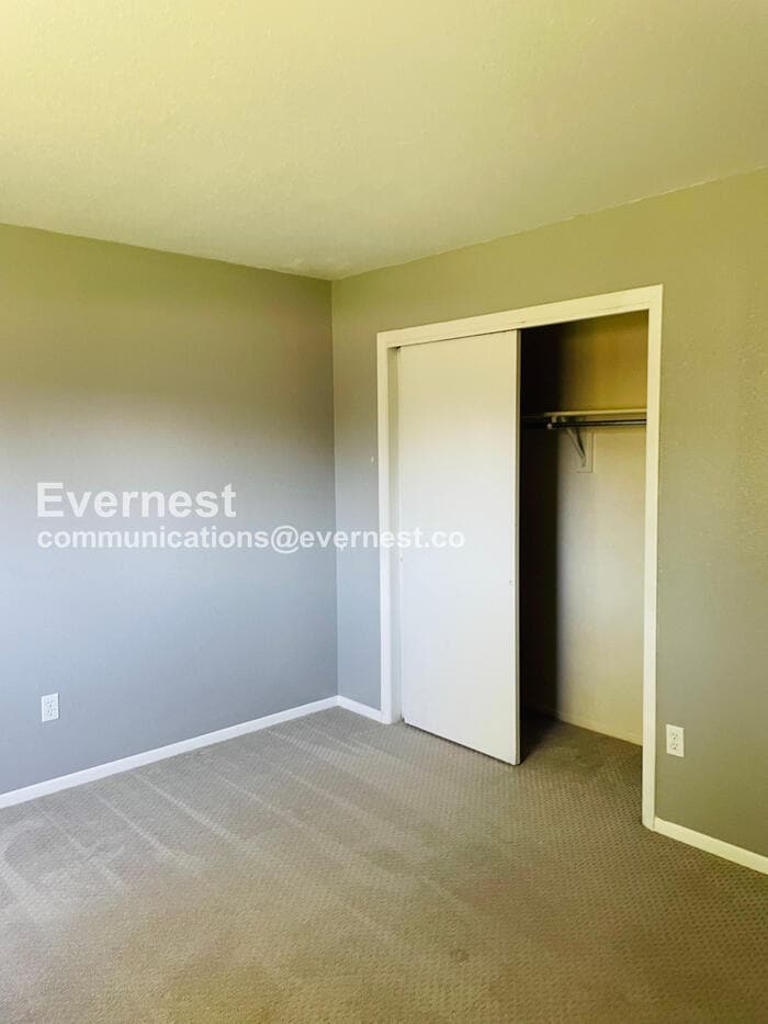 Building Photo - 1701 Ridgewood Rd