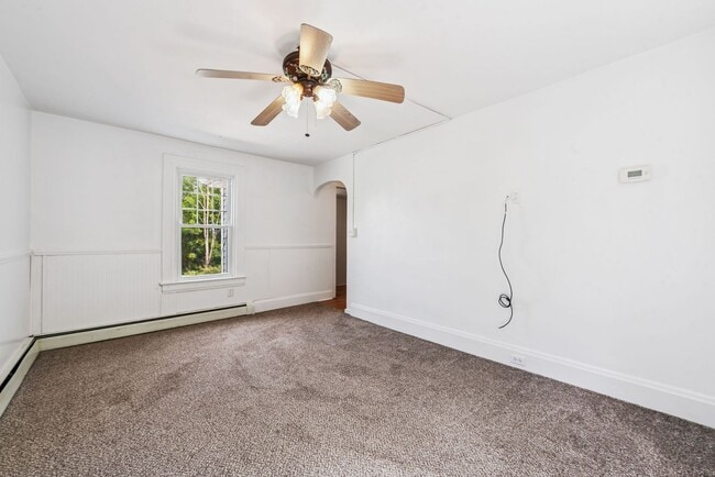 Building Photo - Stunning 2 Bedroom home in Greensburg avai...