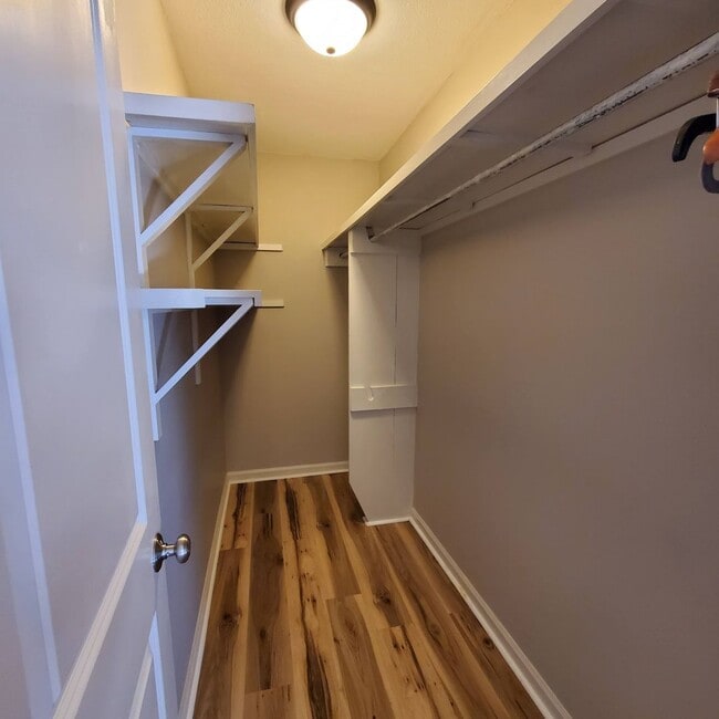 Building Photo - Charming Southern Comfort: A Home to Make Memories in Valdosta, Georgia