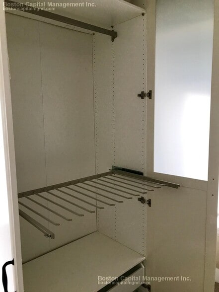 Building Photo - 674 Main St