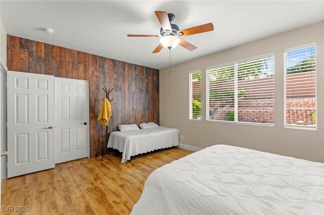 Building Photo - 11764 Golden Moments Ave