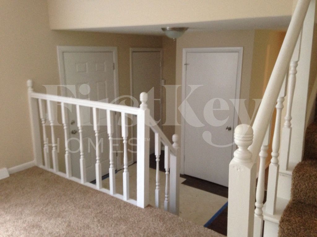 Building Photo - 817 Rose Ln