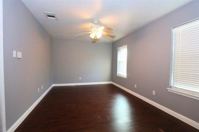 Building Photo - 3222 Jorns St