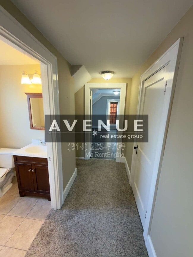 Building Photo - 4938 Walsh St