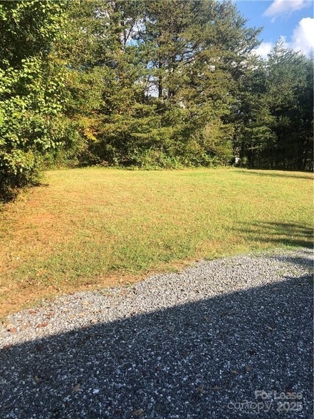 Building Photo - 851 Crestway Dr