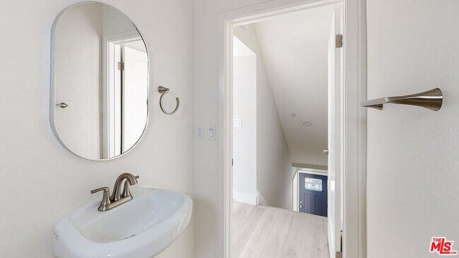 Building Photo - 236 Rosemont Ave