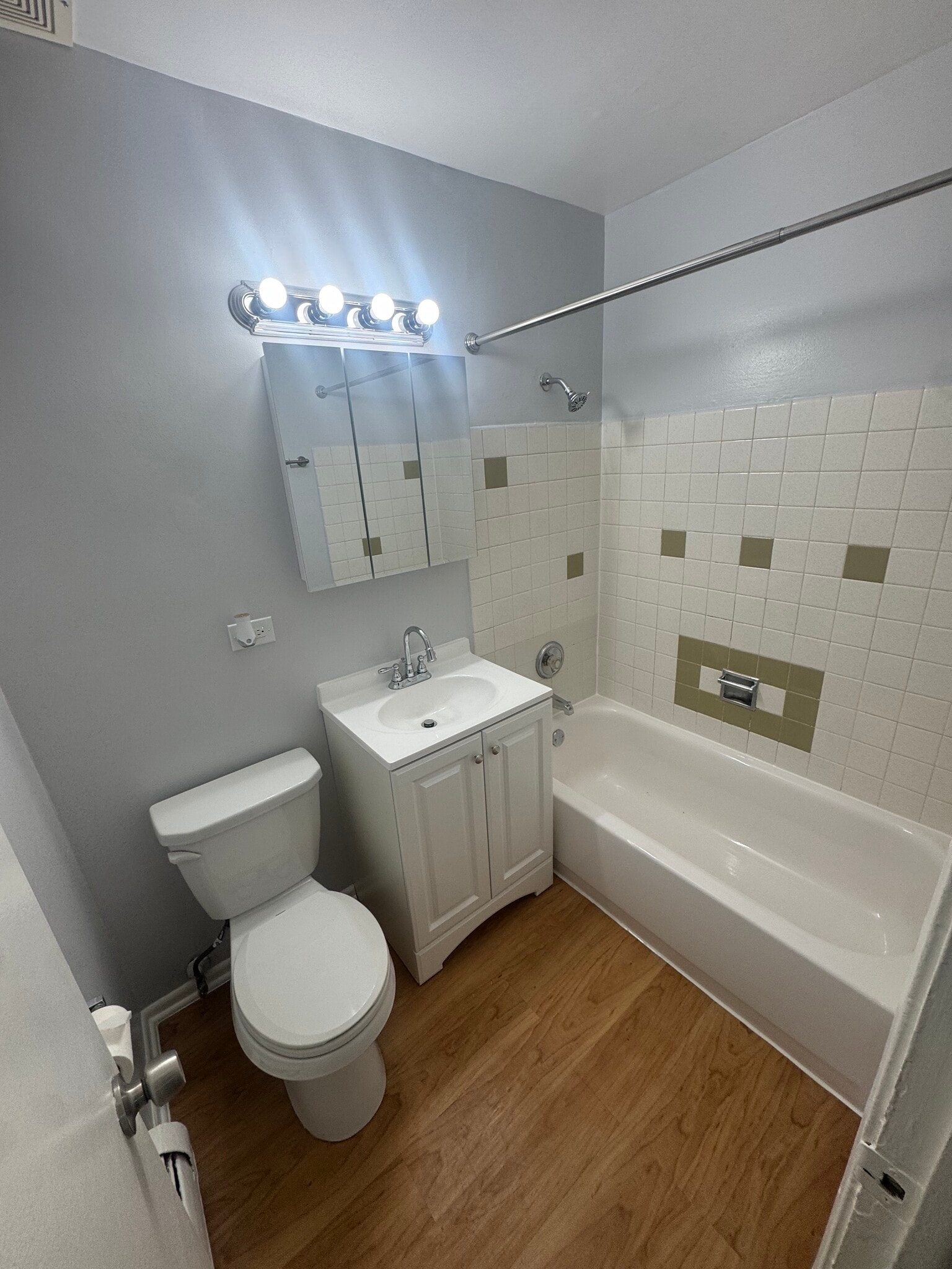 Building Photo - 4636 N Beacon St