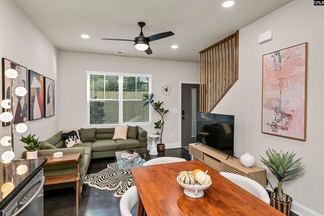 Building Photo - 816 Shull St