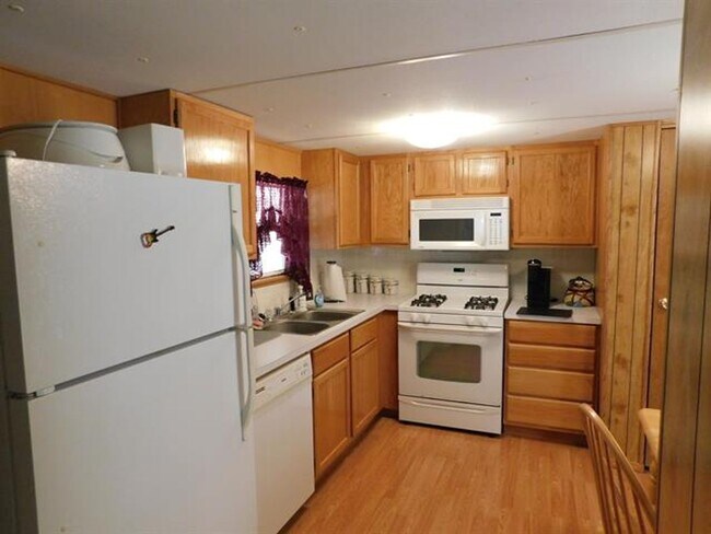 Building Photo - 3bedroom 2 bath with acreage