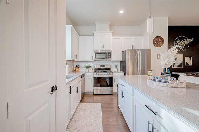 Building Photo - 6021 Cypress St