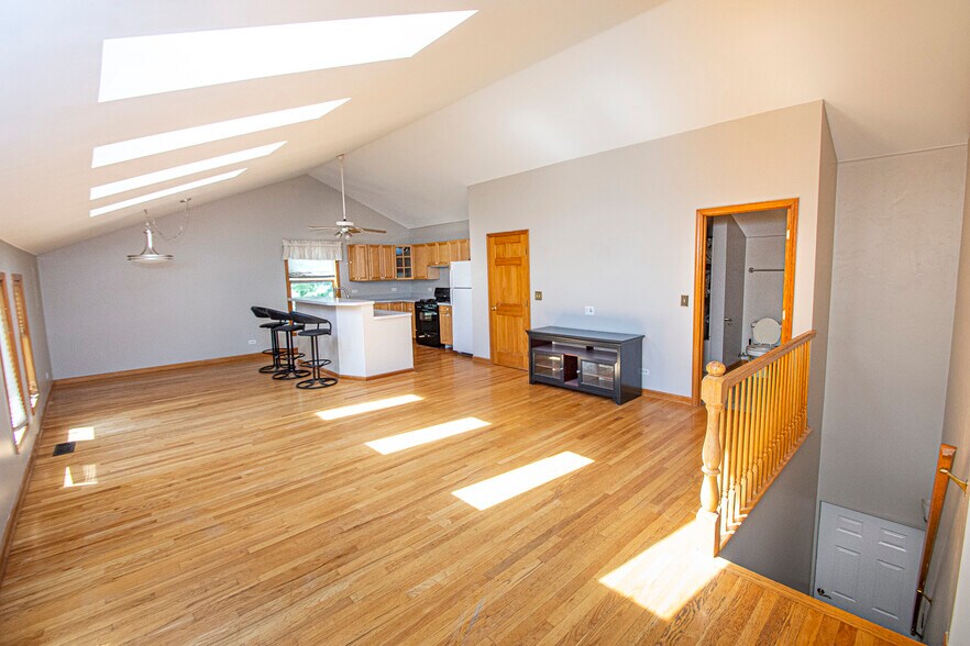 Bright and open - 131 Washington St