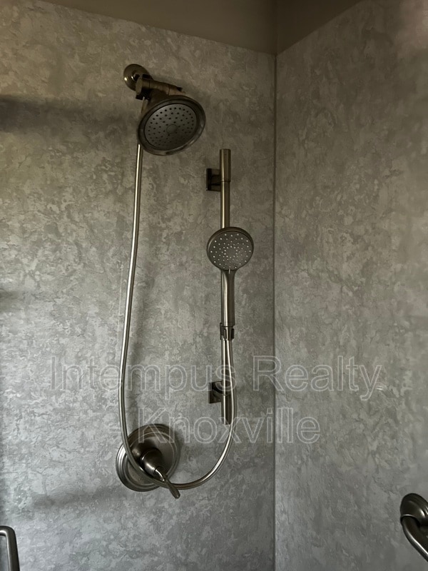 Building Photo - 7914 Gleason Dr