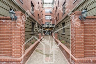 Building Photo - 2109 NW Irving St