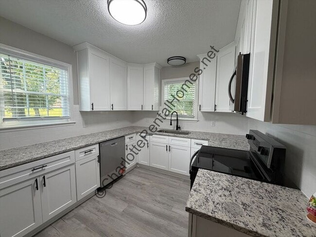 Building Photo - Updated 3 bedroom, 2 bathroom house for rent in Shelby, NC