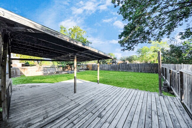 Building Photo - 9918 Peachridge Dr