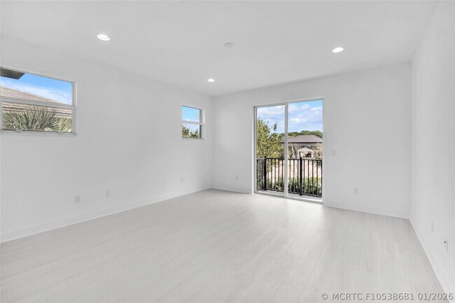 Building Photo - 6947 Pines Cir