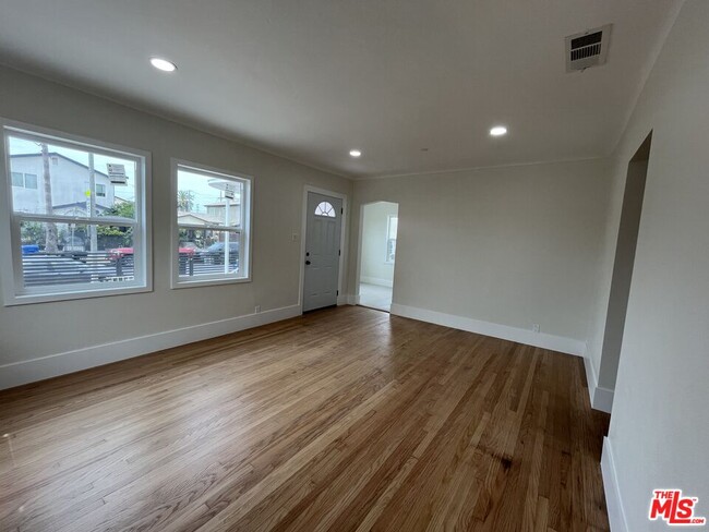 Building Photo - 8640 Baring Cross St