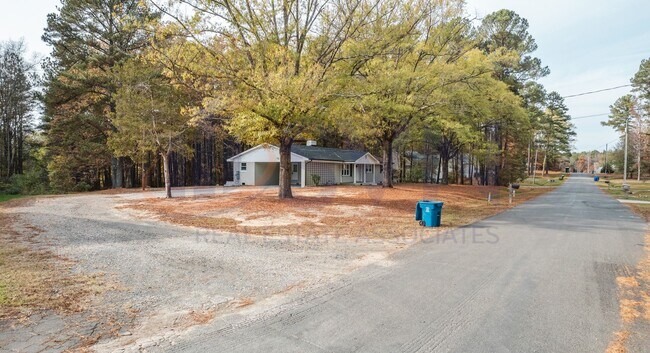 Building Photo - 1324 Bungalow Ave