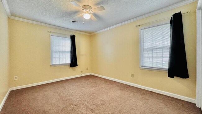 Building Photo - 1410 W Avondale Dr