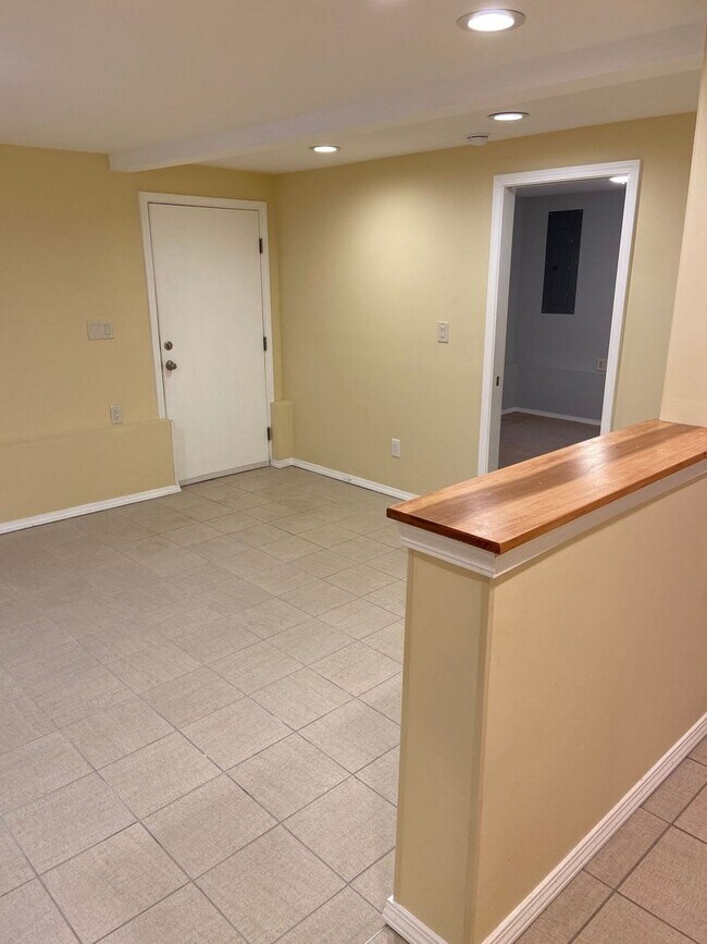 Building Photo - Giannakis Duplex