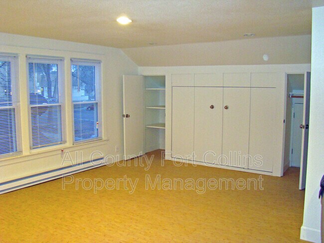 Building Photo - 612 W Oak St