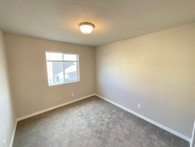 Building Photo - 4 Bedroom Townhome Available Near Tutt Blvd & E Woodmen Rd