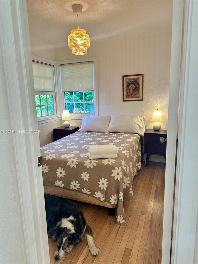 Building Photo - 3927 SW 64th Ave