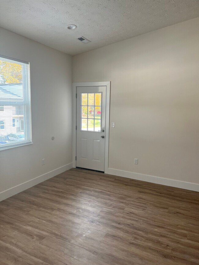 Building Photo - 809 Courtyard Ln