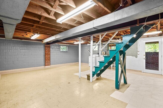 Building Photo - 2 Bed 1 Bath - Takoma Park Cottage- Large ...