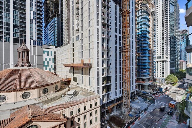 Building Photo - 121 NE 5th St