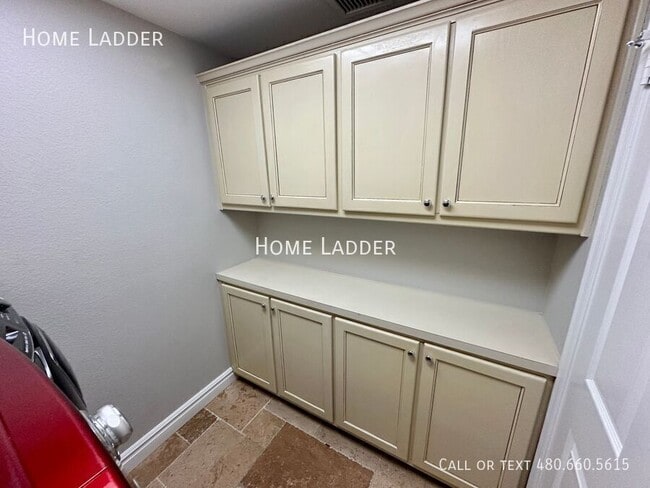 Building Photo - 10570 E San Salvador Dr
