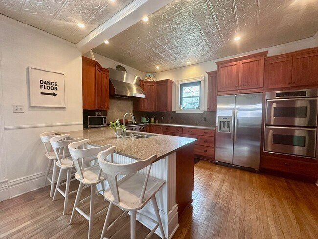 Building Photo - 516 Fourth Street 1.2 miles to CC, 4 Bed 2...