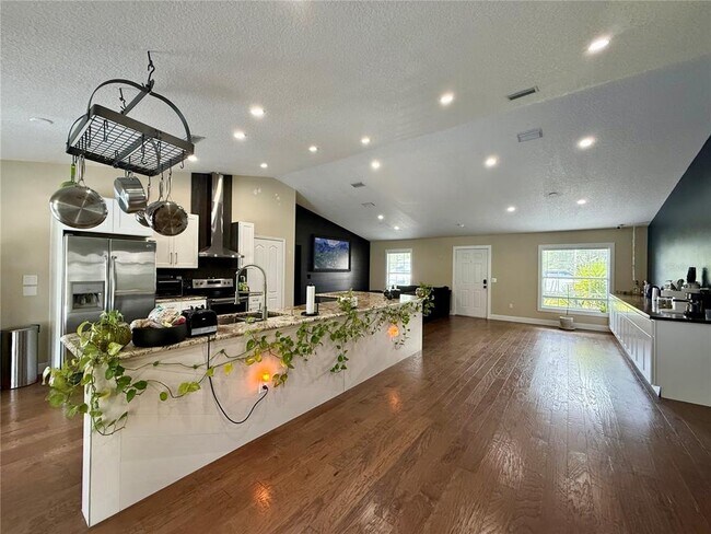 Building Photo - 42 Renworth Ln