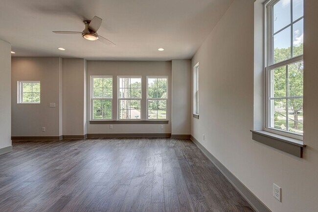 Building Photo - West Nashville Townhome