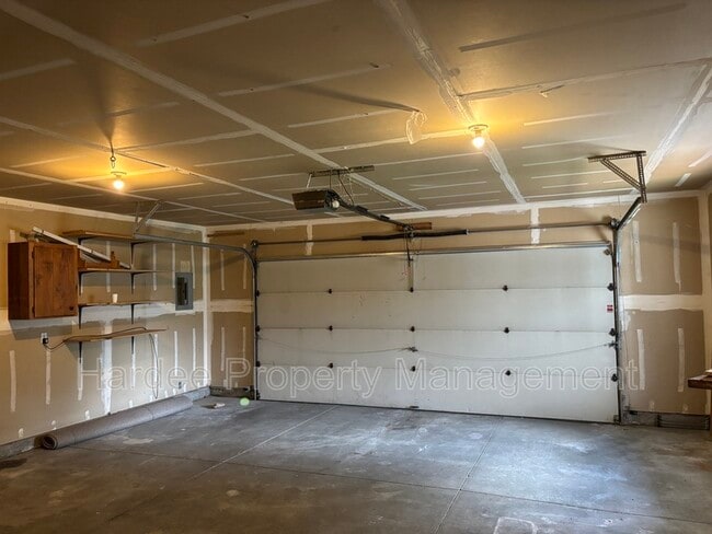 Building Photo - 668 W Applegate St