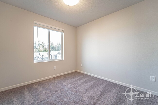 Building Photo - 4261 S Cloverhill Wy