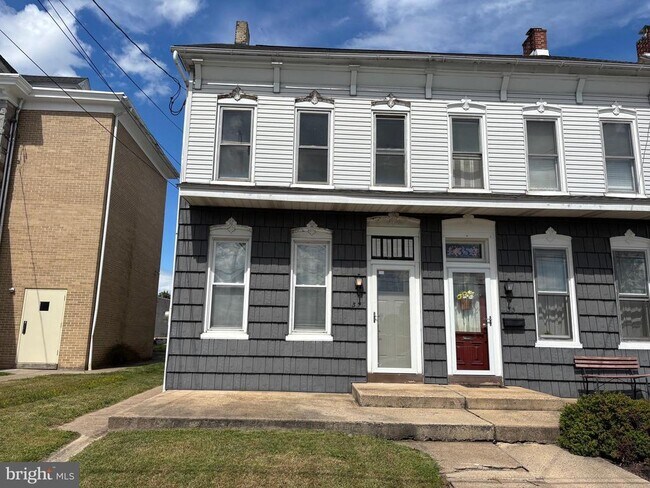 Primary Photo - 37 S Chestnut St