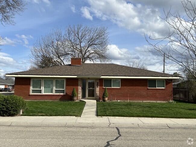 Building Photo - 1300 S Brooklawn Dr