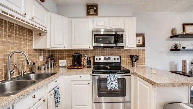 Building Photo - 4417 Westminster Dr