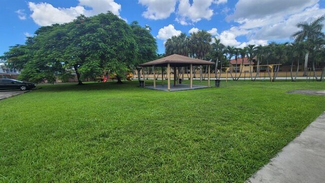 Building Photo - 6882 NW 173rd Dr