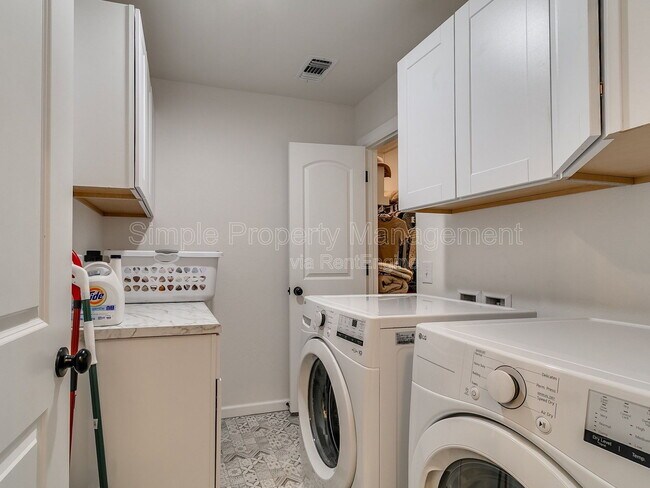 Building Photo - 18008 Jimenez Dr