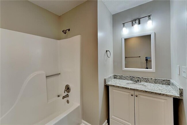 Building Photo - 4203 E Emerald Dr NW